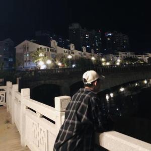 偷拍偷窥少女肏屄
